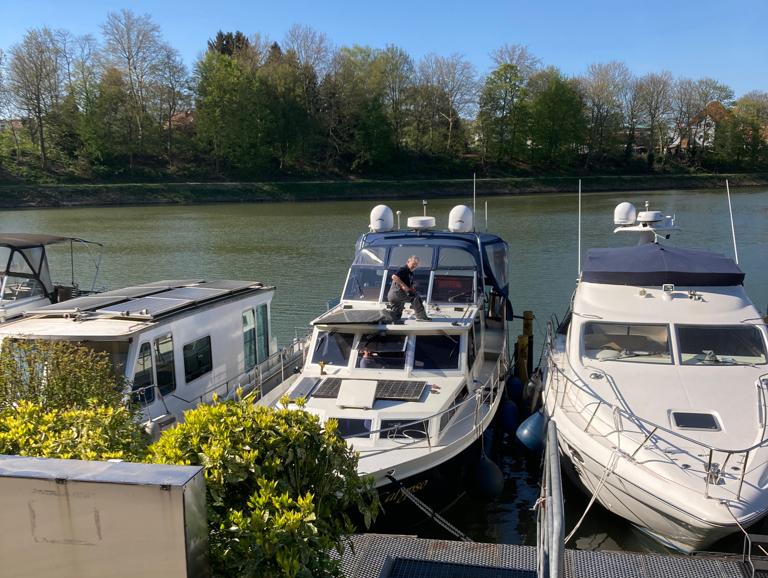 Leinen Los für Autarkie auf dem Wasser